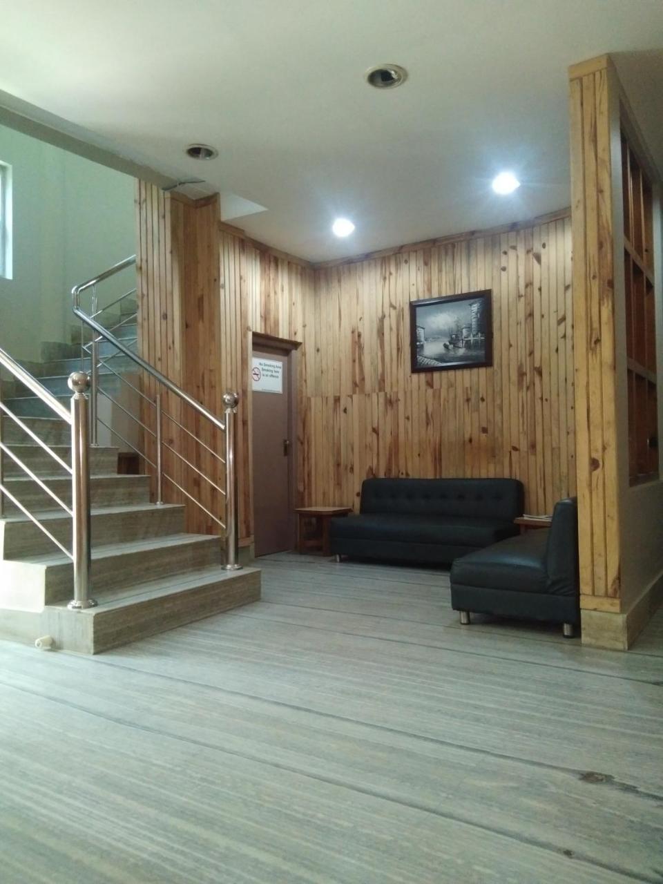Hotel Pine Kohima Экстерьер фото
