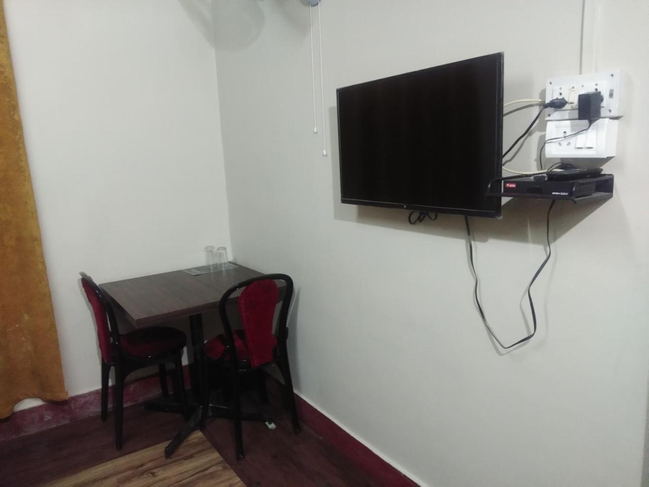 Hotel Pine Kohima Номер фото